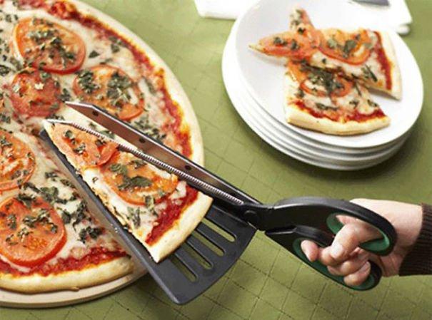 Simple, efficace et ingénieux ! Le ciseau à pizza ! dans Classement des 15 objets qui vont vous faciliter la vie en cuisine ! Votez pour les plus ingénieux !